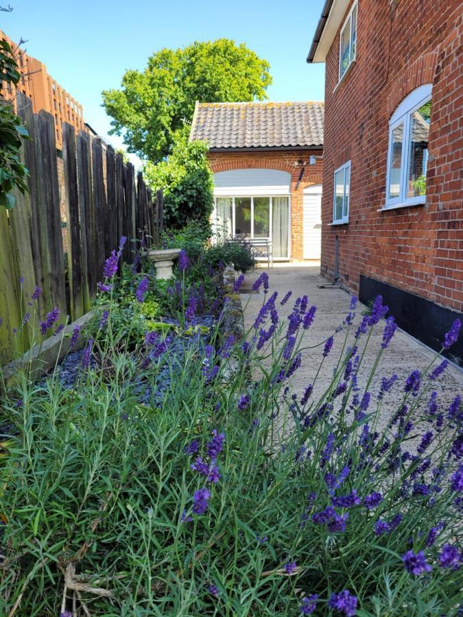 Entire 2 Bed Coach House In Peaceful Norfolk Village Pulham Exterior photo